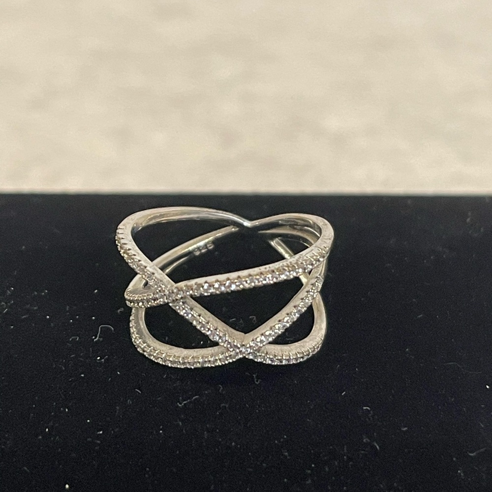 925 Silver and Diamond Crisscross Ring 💕